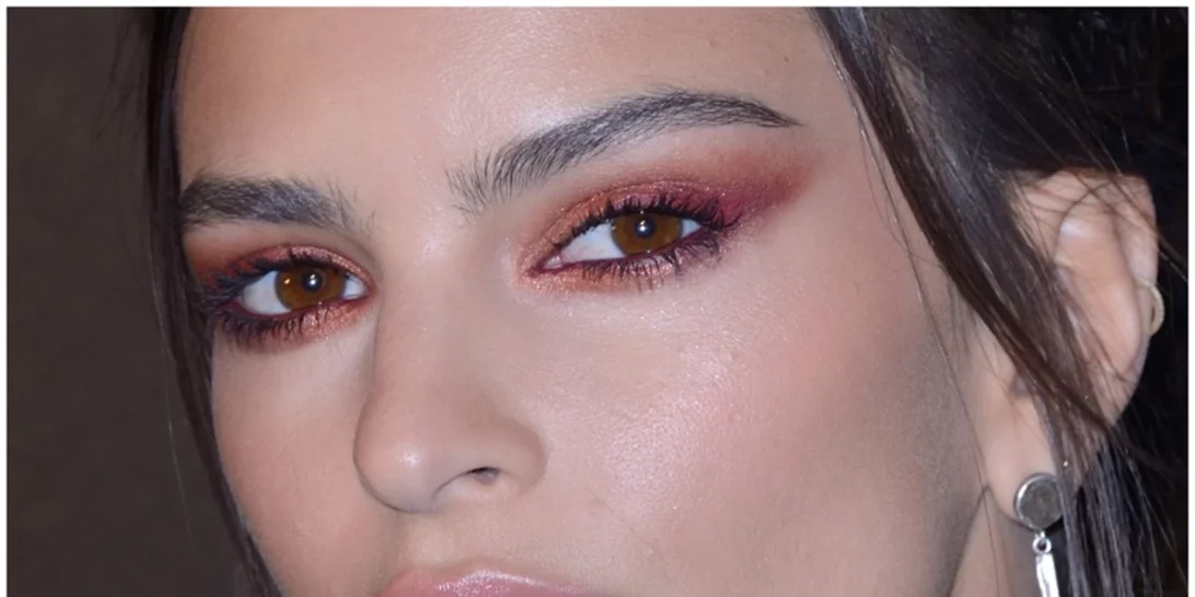 Μεταξωτό φόρεμα | Δες πώς το συνδύασε η Emily Ratajkowski