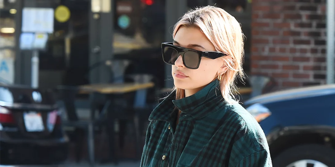 Θα έβγαινες έξω με τη ρόμπα σου; Ρώτα τη Hailey Baldwin που το έκανε