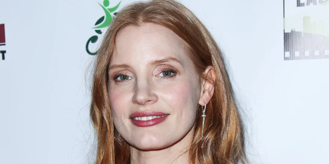 Jessica Chastain | Αν είσαι κοκκινομάλλα πρέπει να φορέσεις αυτό το χρώμα
