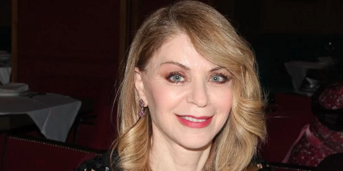 Έλλη Στάη | Chic εμφάνιση σε θεατρική βραδιά