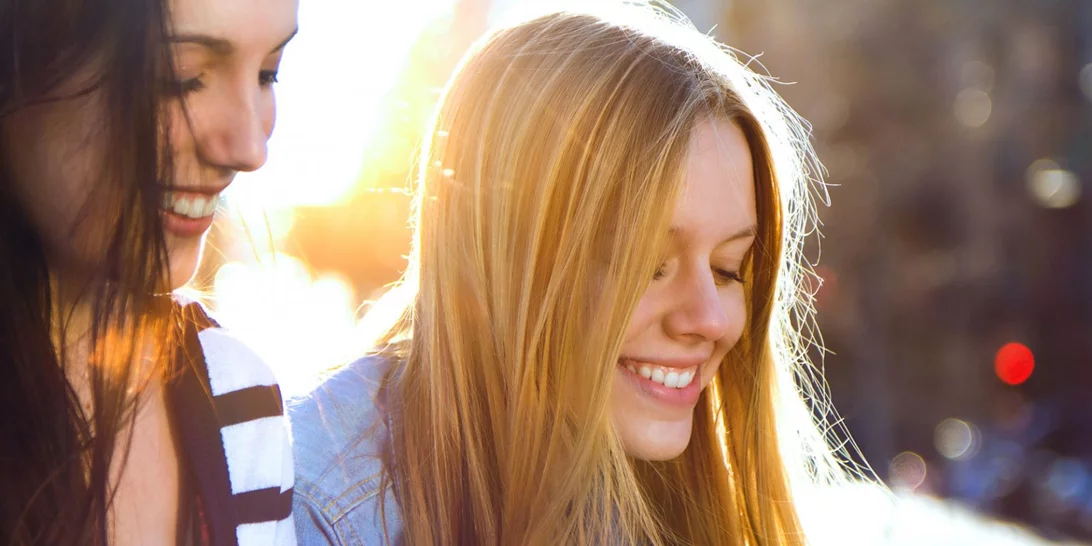 Πώς τα group chats που έχεις στα social media σου καίνε το κεφάλι