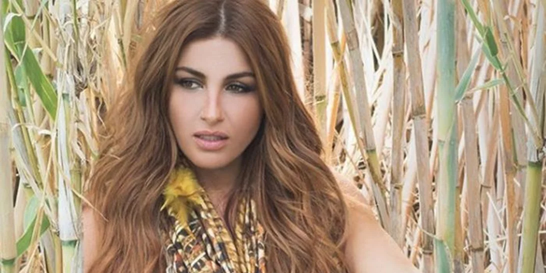 Έλενα Παπαρίζου | Με total black look σε συναυλία