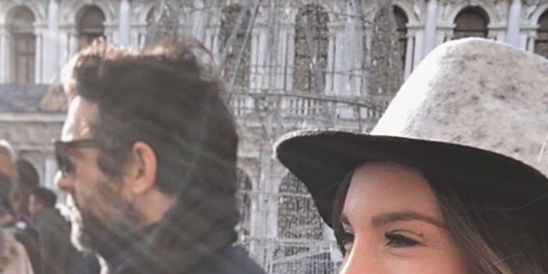 Αθηνά Οικονομάκου & Φίλιππος Μιχόπουλος | Το τρυφερό στιγμιότυπο για την Ημέρα των Ερωτευμένων