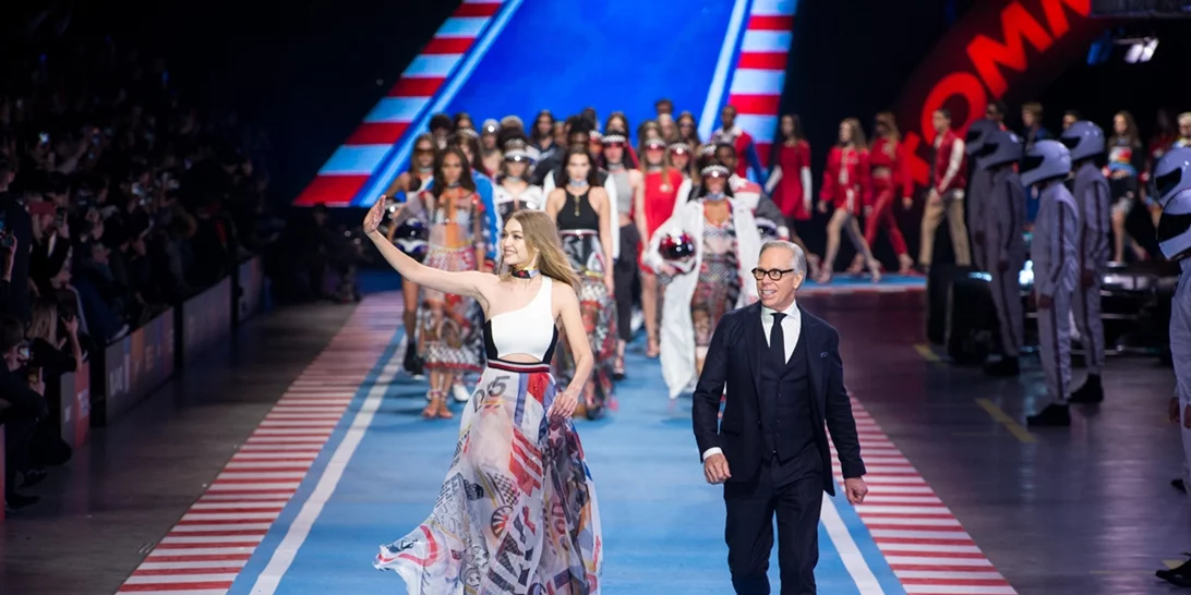 Tommy Hilfiger S/S 2018 | Το "Tommy Drive" έβαλε φωτιά στο Μιλάνο!