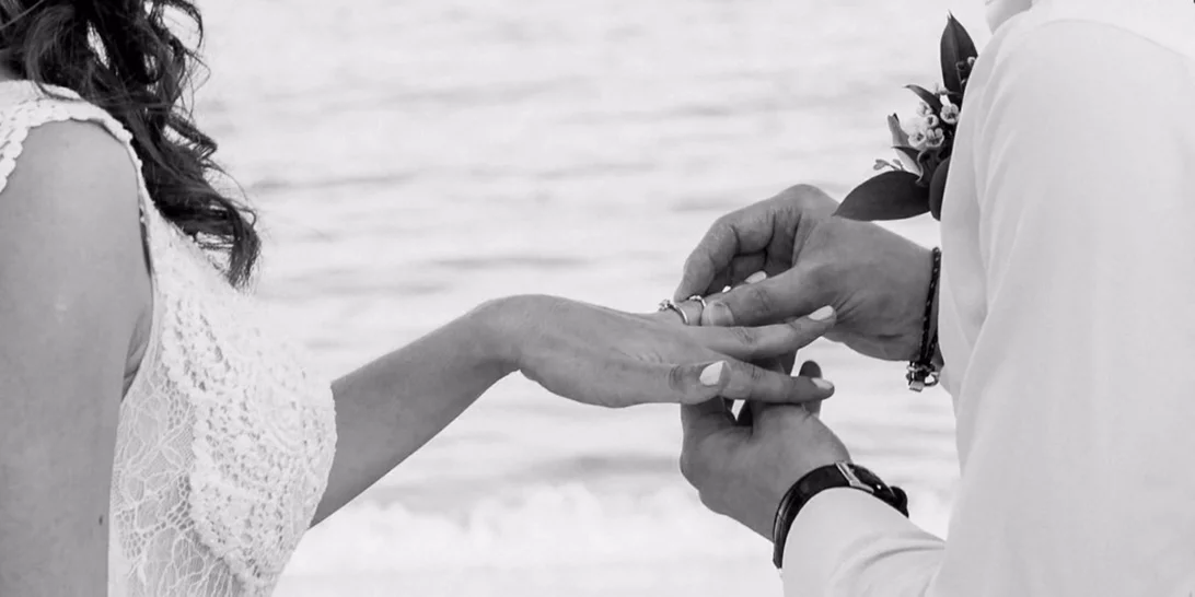 Νησιώτικος γάμος μια ανάσα από την καρδιά της Αθήνας; Και όμως, γίνεται!