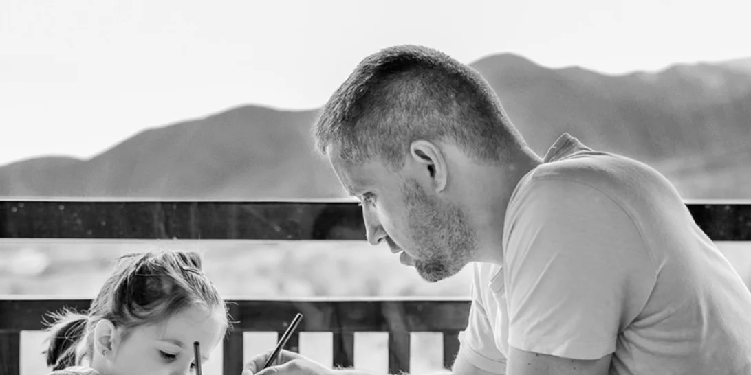 Γιατί δεν κάνουμε καλό στα παιδιά μας όταν τα διαβάζουμε για το σχολείο