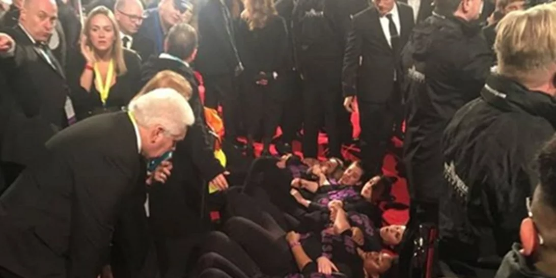 Time's Up | Ποιες ήταν οι ακτιβίστριες που διαμαρτυρήθηκαν στο κόκκινο χαλί των BAFTA;