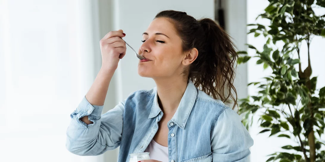 Αυτός είναι ο μικρός (αλλά τόσο σημαντικός) σύμμαχος για τέλειο δέρμα που δεν γνώριζες