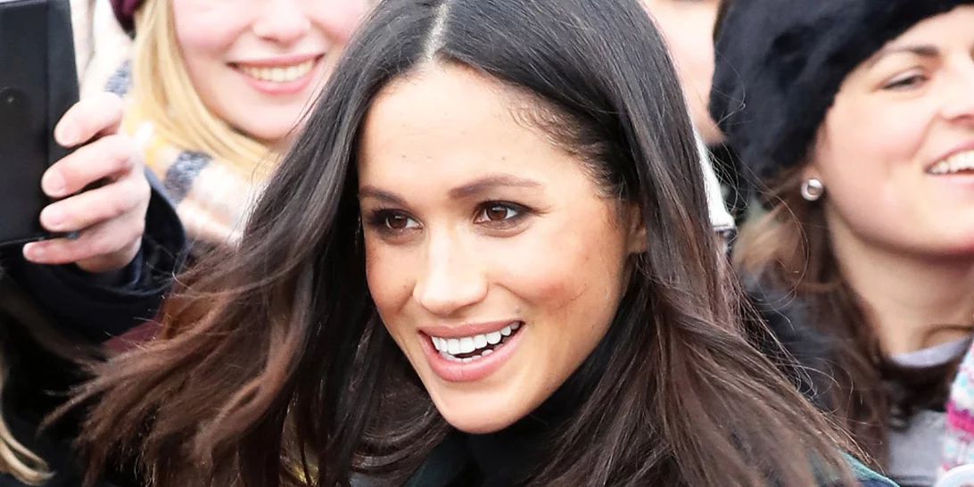 Ποιος οίκος φημολογείται τώρα ότι σχεδιάζει το νυφικό της Meghan Markle;