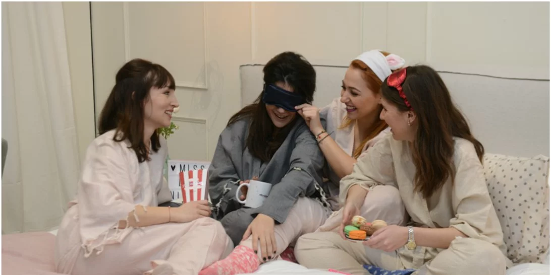 Missbloom Night In | 4 Missbloomers στο πιο κοριτσίστικο sleepover που έχεις δει