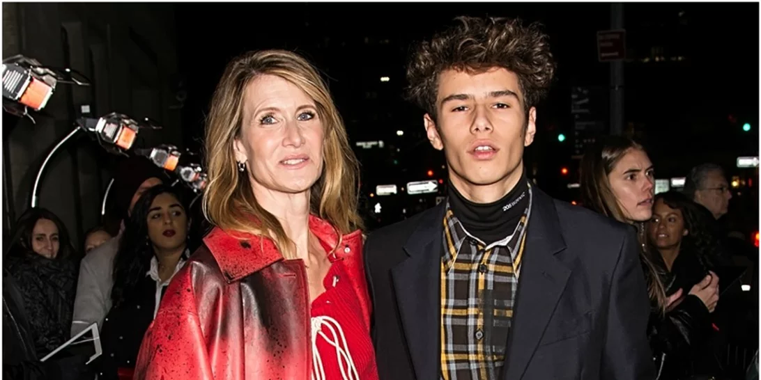 O γιος της Laura Dern έκανε το ντεμπούτο του στην Εβδομάδα Μόδας της Νέας Υόρκης