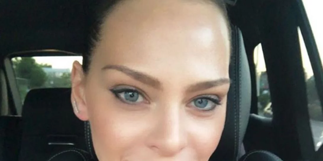 Υβόννη Μπόσνιακ | Εσύ έχεις δει την κούκλα αδερφή της;