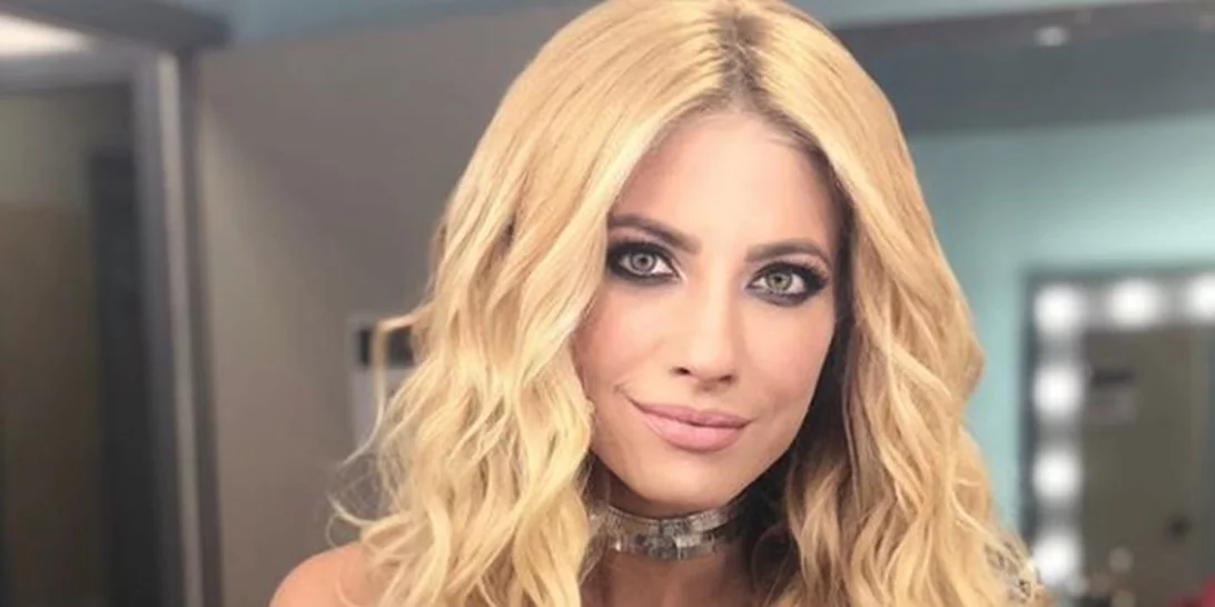 Ευαγγελία Αραβανή | Η εντυπωσιακή ανθοδέσμη για την γιορτή της