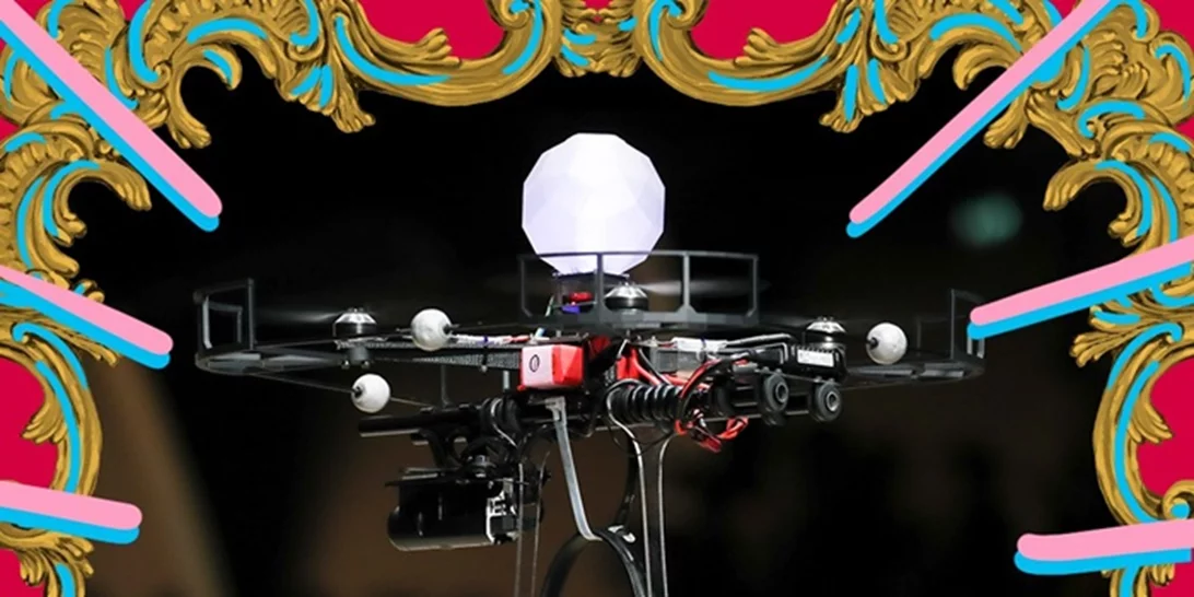 Dolce & Gabbana | Κι όμως κατέβασαν drones στην πασαρέλα