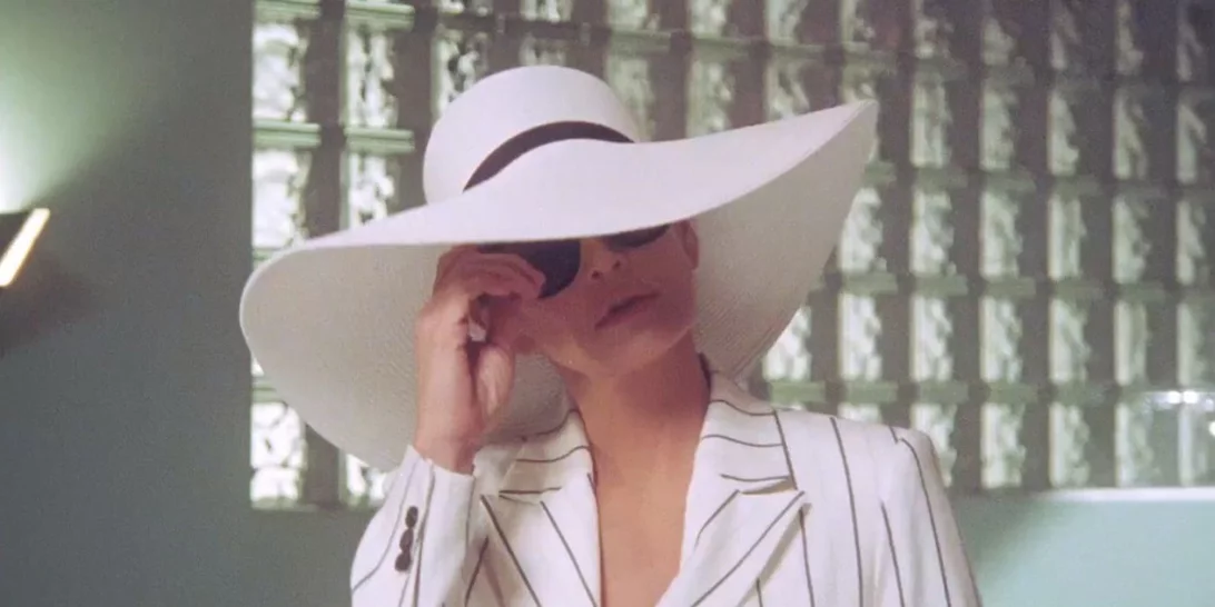 Η Cindy Crawford επιστρέφει στα '80ς μέσα από τη νέα καμπάνια του Reserved που πρωταγωνιστεί