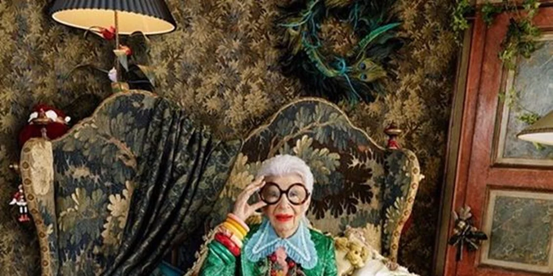 Iris Apfel | Μεταμορφώνεται σε... κούκλα Barbie!