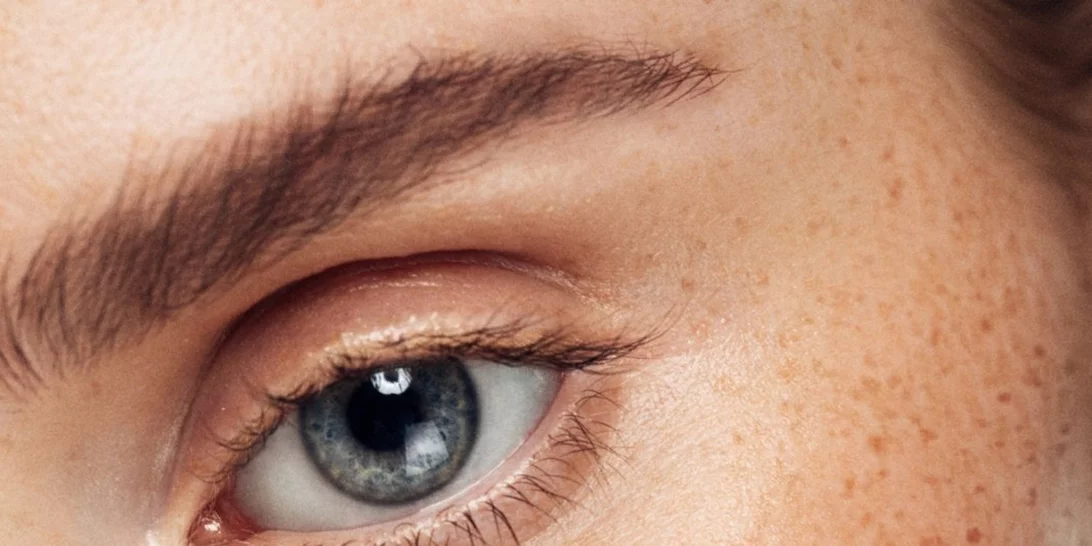 Η κρέμα ματιών που ενυδατώνει και καλύπτει τους μαύρους κύκλους! Επιτέλους, υπάρχει