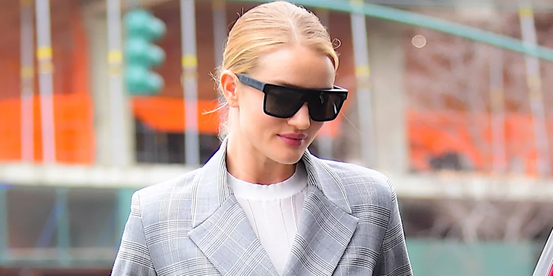 Rosie Huntington | To νέο αγαπημένο της τοπ είναι Μango και κοστίζει μόνο 17,99 ευρώ