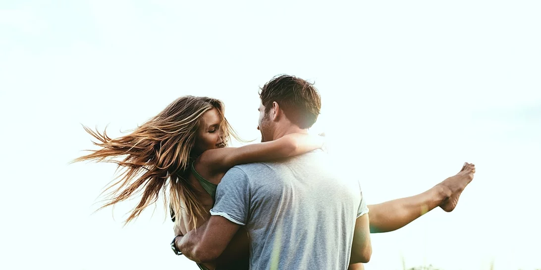 Γιατί η άνοιξη είναι η ιδανική εποχή για νέες σχέσεις