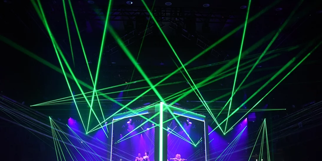 Calzedonia Summer Show | Τα πιο hot μαγιό του καλοκαιριού σε ένα... κουτί!