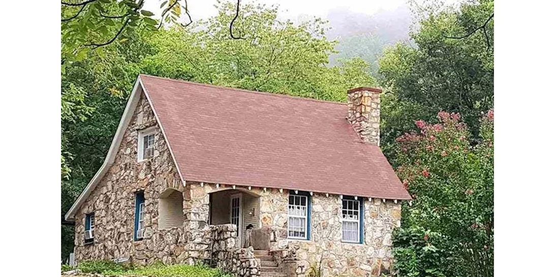 5 ανοιξιάτικα cottages στα οποία θα μπορούσαμε να μετακομίσουμε τώρα