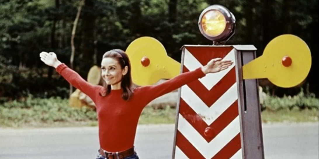Σε αυτή την ταινία του 1967, η Audrey Hepburn φορά όλες τις τάσεις της φετινής Άνοιξης