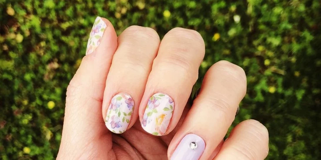 Τα 14 καλύτερα σχέδια για νύχια με λουλούδια
