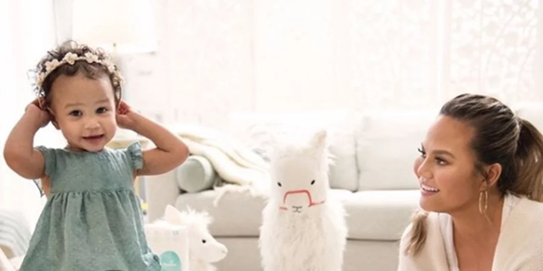 Chrissy Teigen | Τα δύο παιδιά της για πρώτη φορά μαζί!