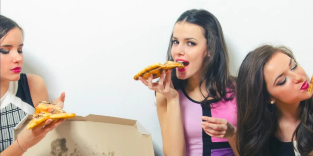 5 τρόποι για να μην ξεφεύγεις από τη διατροφή σου το Σαββατοκύριακο