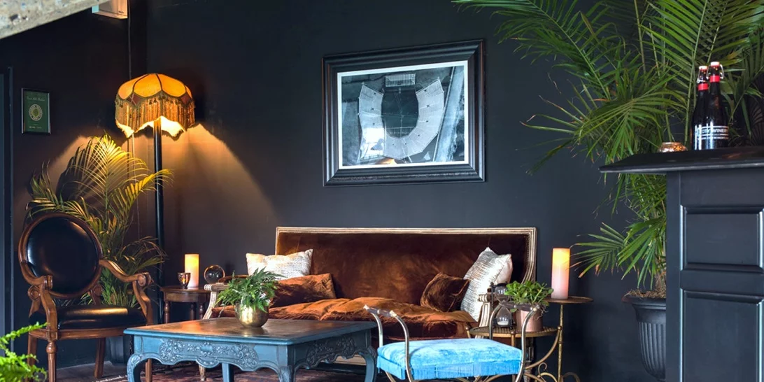 Ένα από τα καλύτερα μπαρ του πλανήτη είναι κρυμμένο σε γήπεδο τένις