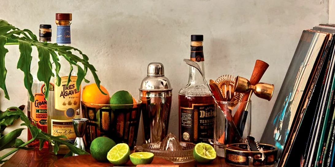 Πώς συνδυάζεται το αγαπημένο σου cocktail με την κατάλληλη μουσική