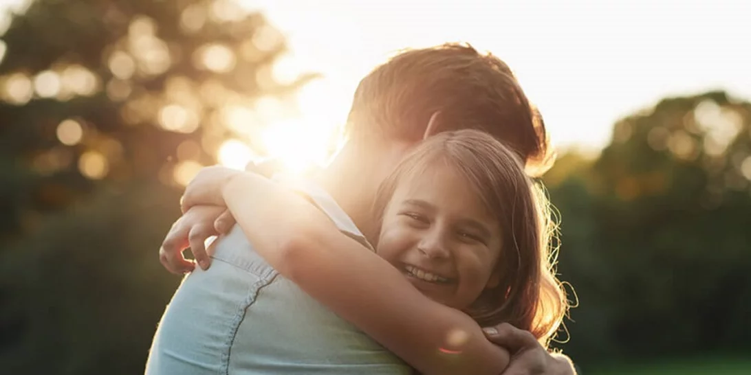 Γιατί η σφιχτοδεμένη ελληνική οικογένεια οδηγεί σε τόση ανωριμότητα;