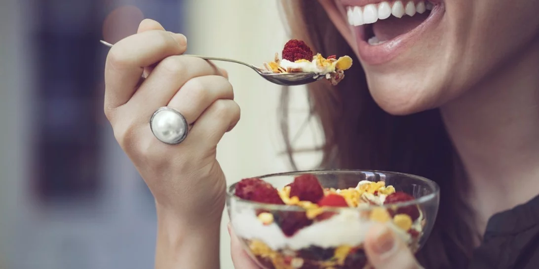 Η σωστή διατροφή στην εμμηνόπαυση | Οι 5 τροφές που αντιμετωπίζουν τα συμπτώματα και βοηθούν το μεταβολισμό