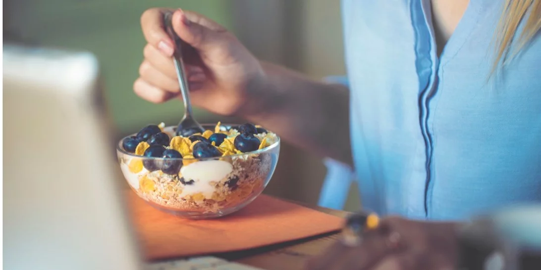 5 συνταγές για γρήγορο πρωινό με τη σωστή αναλογία πρωτεΐνης και υδατάνθρακα