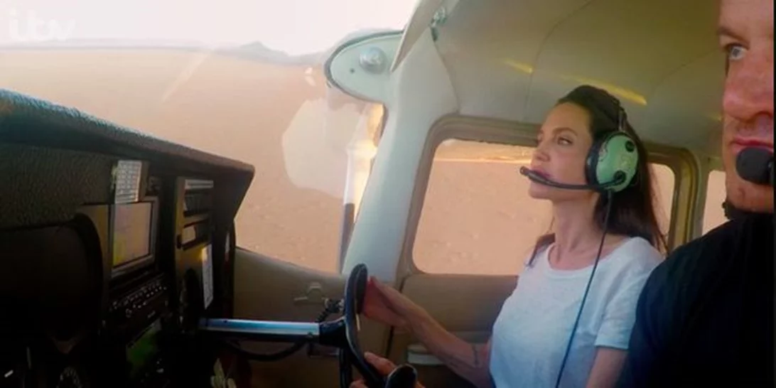 Angelina Jolie | Ήξερες ότι έχει δίπλωμα για να πετάει αεροπλάνο;!
