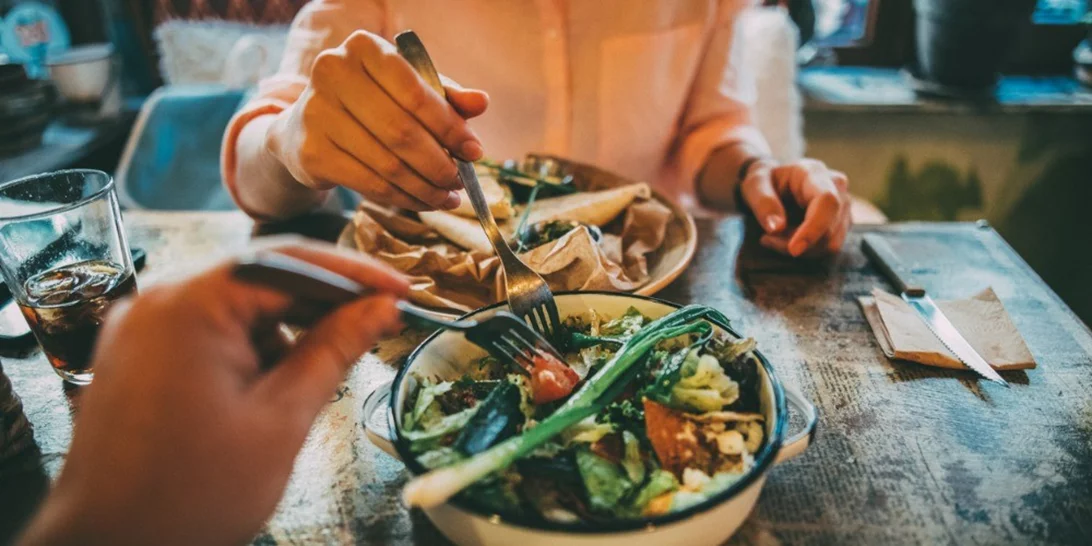 Πρέπει να χάσεις κιλά; Ακολούθησε τους 5 «χρυσούς» κανόνες σε κάθε σου γεύμα