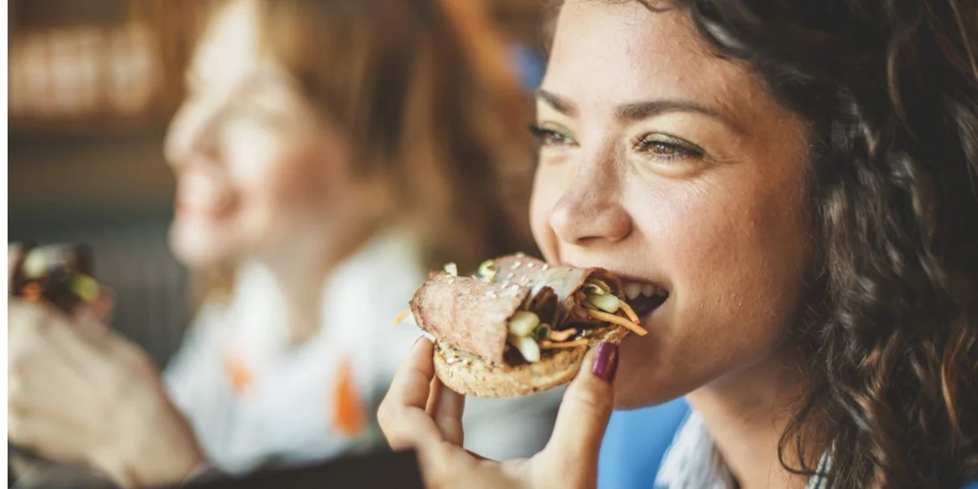 Τι να τρώω το βράδυ; Τα ναι και τα όχι της διατροφής πριν τον ύπνο
