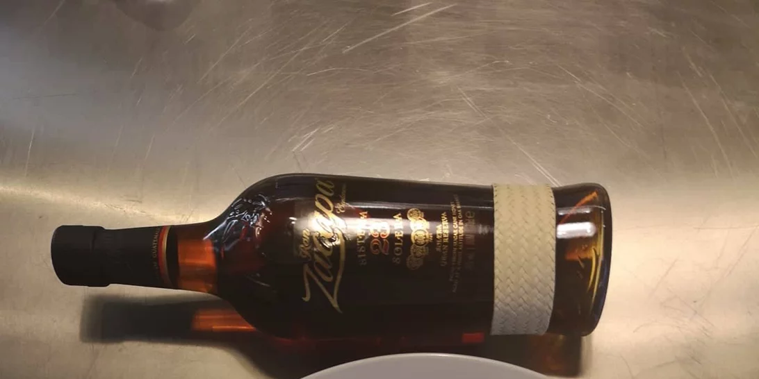 Έχουμε την συνταγή για το πιο απολαυστικό brownie με την υπογραφή του Φίλιππου Παπασπύρου και το άρωμα του ρουμιού Zacapa Solera 23