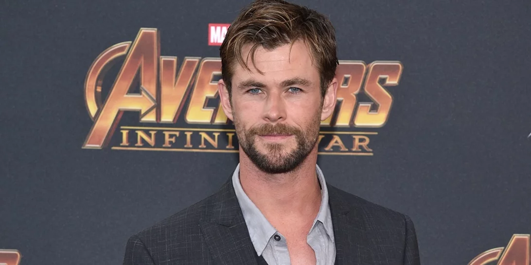 Chris Hemsworth | Χορεύοντας στο σαλόνι του σπιτιού του!