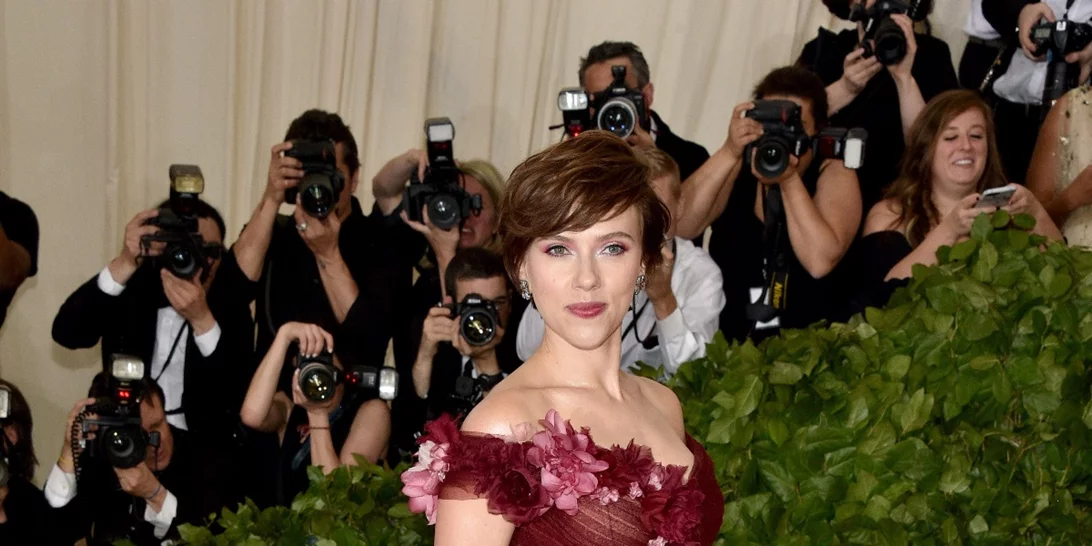 Met Gala 2018 | Γιατί το φόρεμα της Scarlett Johansson προκάλεσε αντιδράσεις;