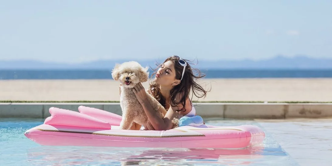 Αυτό το καλοκαίρι ο σκύλος σου θα έχει το δικό του φουσκωτό στρώμα