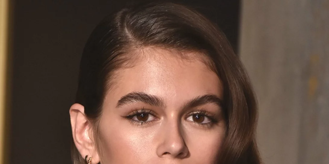 Kaia Gerber | 'Eκανε πασαρέλα στο Παρίσι με το νέο hot hair trend