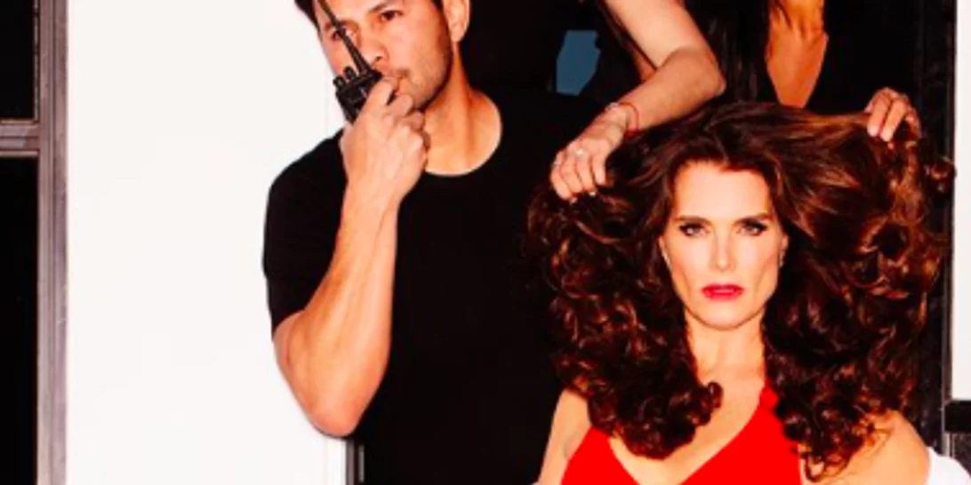 H Brooke Shields, ετών 52, ποζάρει με μαγιό και το αποτέλεσμα είναι φανταστικό