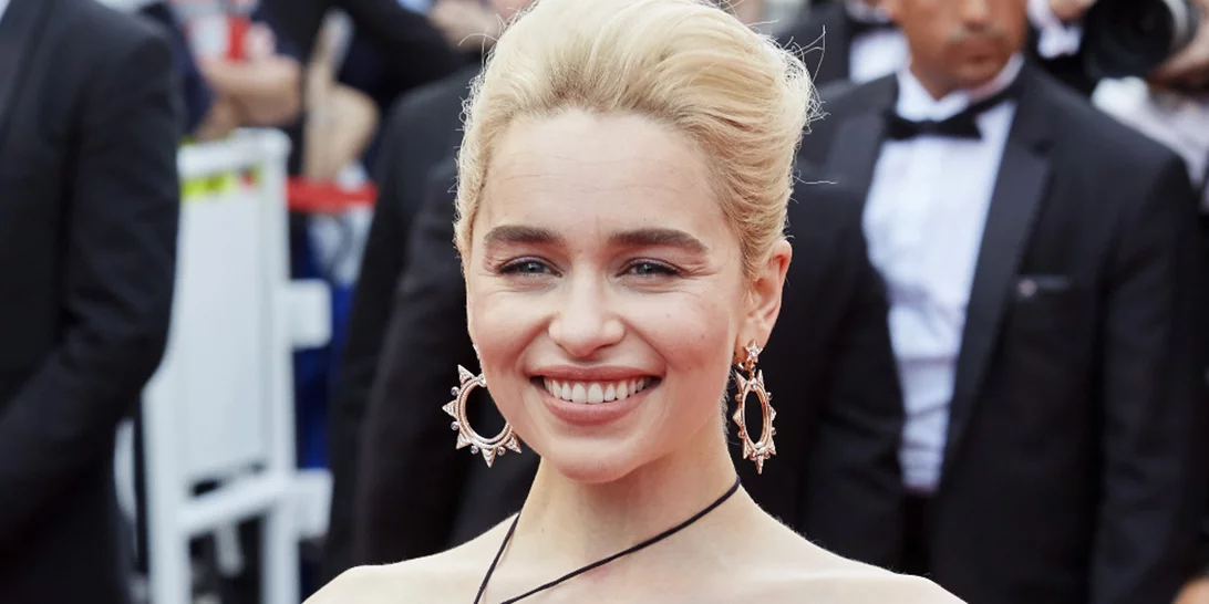 Αυτό το φόρεμα της Emilia Clarke χρειάστηκε 250 ώρες για να φτιαχτεί