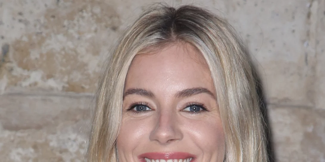Η Sienna Miller μας αποδεικνύει (ξανά) ότι δεν υπάρχει τίποτα καλύτερο από ένα φυσικό μακιγιάζ