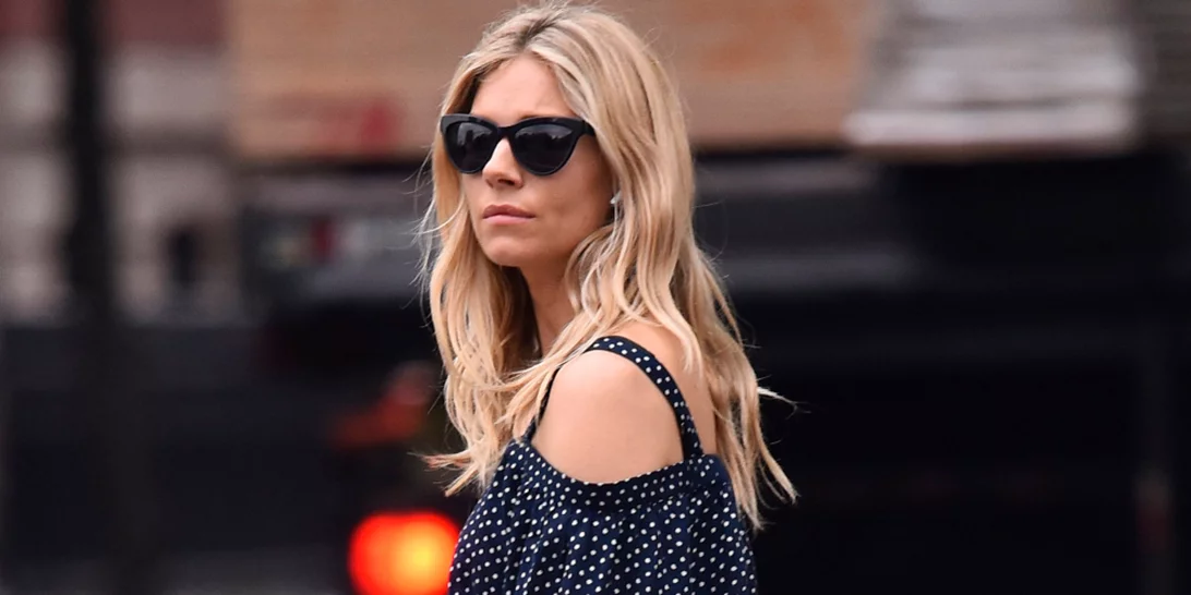 Sienna Miller | Αυτό το καλοκαιρινό outfit θέλουμε να το φοράμε συνέχεια