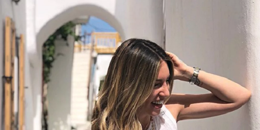 Αθηνά Οικονομάκου | Ποζάρει μόνο με το μαγιό της!