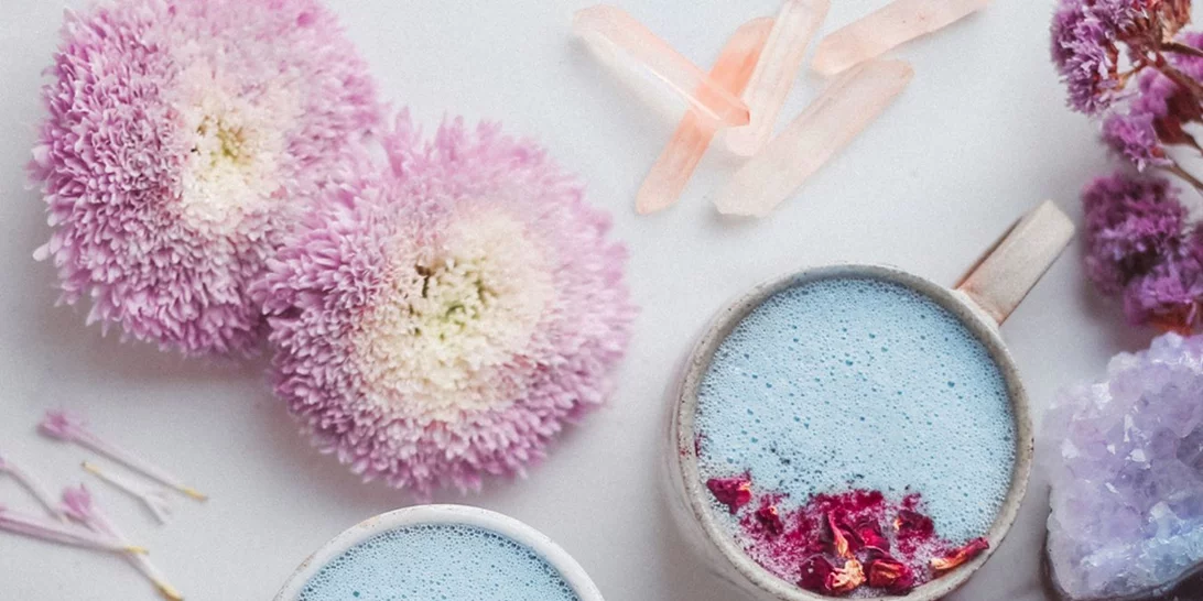 Moon Milk | Αυτό το παστέλ ρόφημα θα αλλάξει (μάλλον) την ποιότητα του ύπνου σου