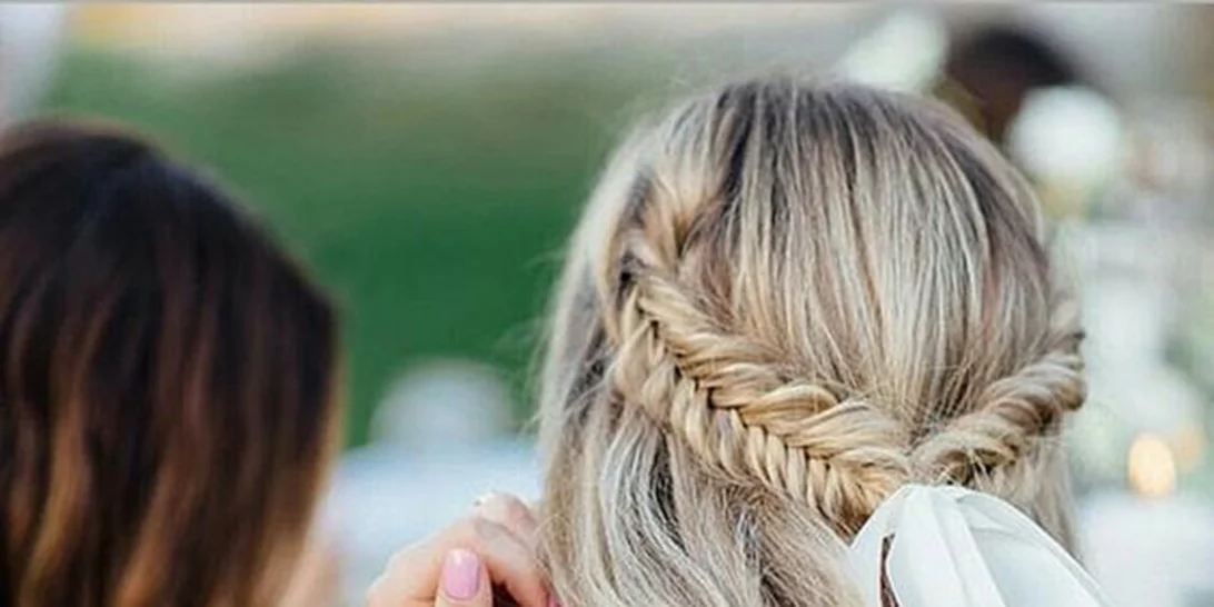 Το τέλειο νυφικό χτένισμα είναι μία κορδέλα μακριά... Και μπορείς να το φτιάξεις μόνη σου!