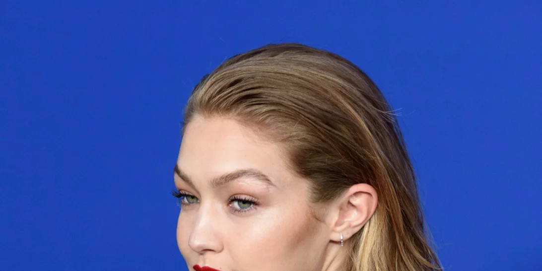 Η beauty editor κάνει το πιο σέξι χτένισμα! (plus: όλα τα βήματα να το πετύχεις)